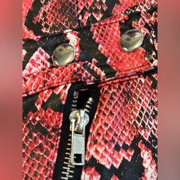 Fashion Nova Size 1X Faux Leather Skirt EUC - Picture 3 of 7